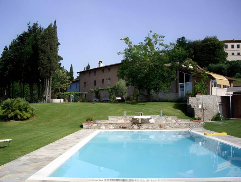 House with yard, pool & grill in Capannori