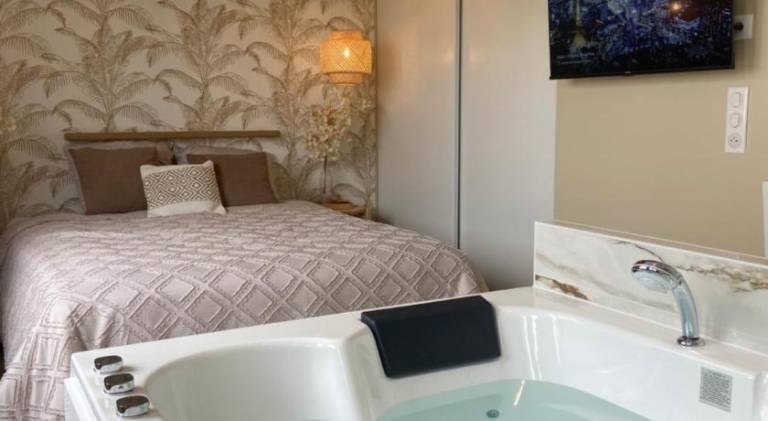 Holiday apartment with hot tub in Trignac