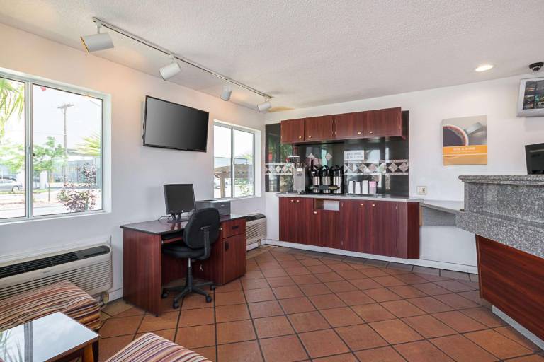 Motel 6 El Paso, TX - Airport - Fort Bliss — photo 4