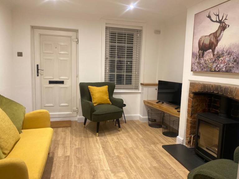 Vacation home with yard | Pet-friendly in Ashford
