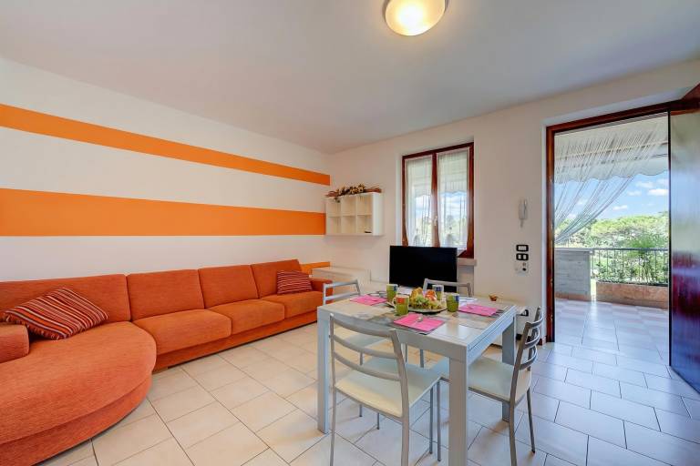 Family-friendly nice apartment with pool, BBQ & patio | Lake view | Dogs allowed — photo 5