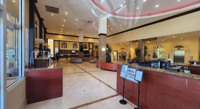 Stunning Beachfront condo in sunny Sunny Isles Beach with AC, fitness room, WiFi — photo 2