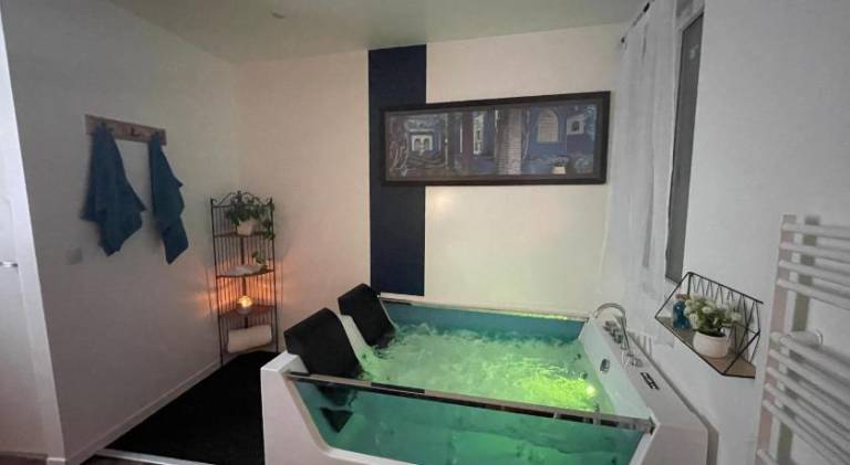 La Bulle Bleue Jacuzzi — photo 5