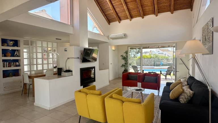 Fully equipped lovely villa with patio, private pool & garden | Pets are welcome — photo 3