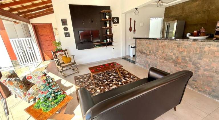 Vacation home with pool — photo 4
