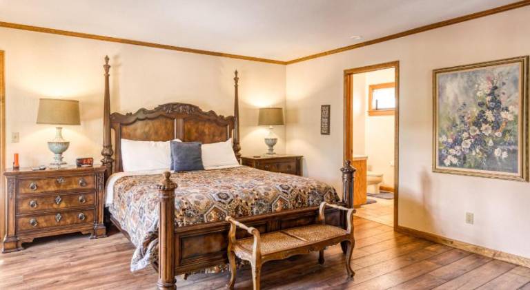 Beautiful vacation home with hot tub | Pets are welcome — photo 2