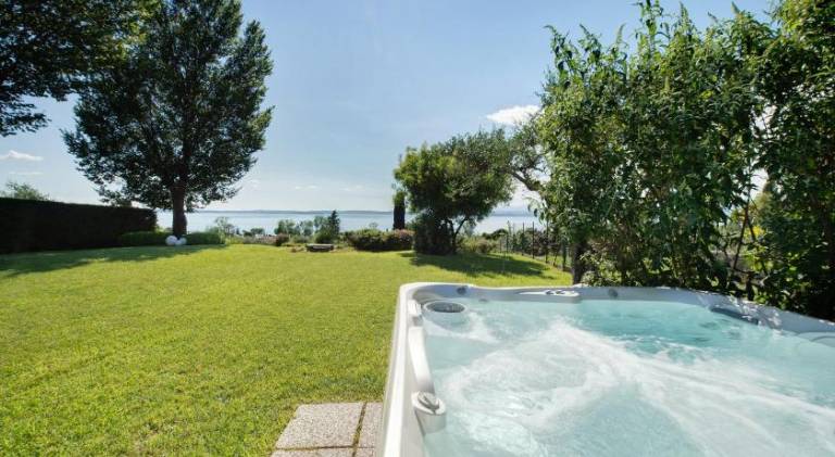 Villa with jacuzzi in Affi