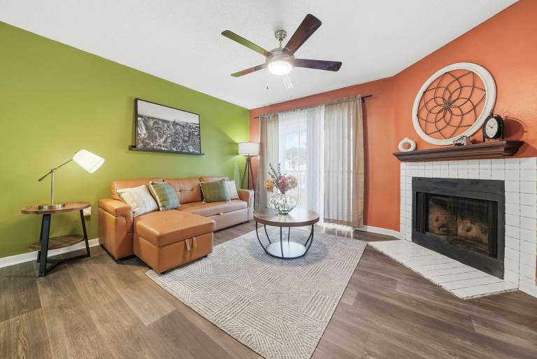 Modern 2BR 2BA w King Bed Pool Gym 10