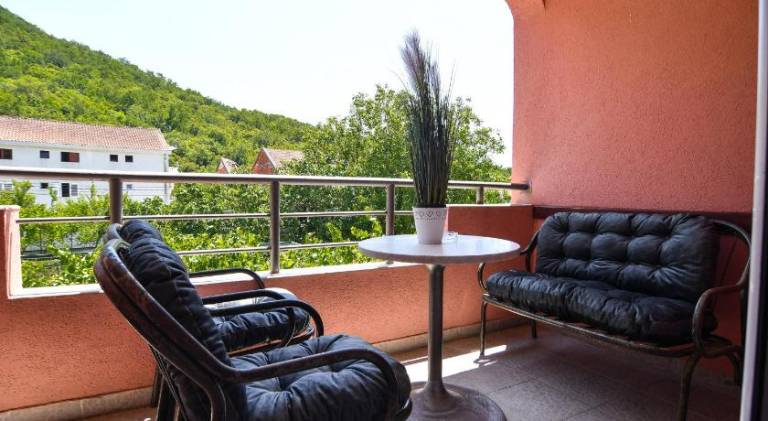 Perfect Location close to Jaz beach - Apartments Rora Knezevic — photo 3