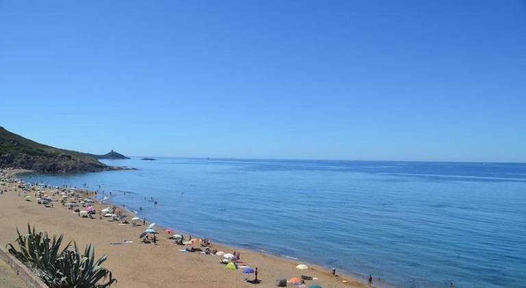 Rental apartment with barbecue & patio in Oristano