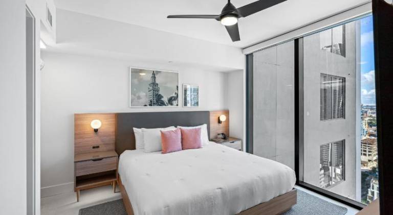 Holiday apartment with pool | Close to Bayside Marketplace — photo 2
