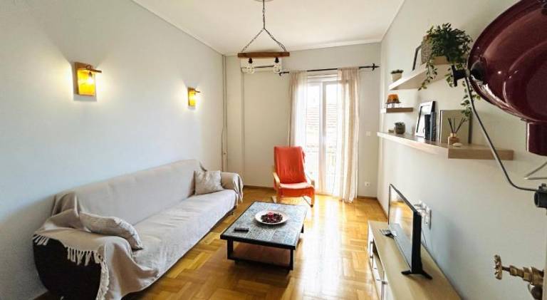 Holiday apartment with patio in Chios