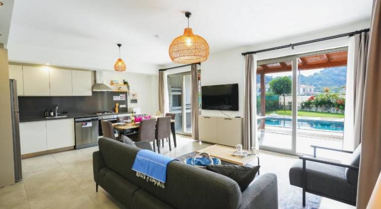 Villa with pool | Pets allowed — photo 2