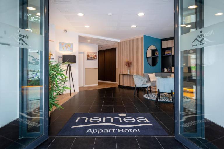 Serviced apartment with terrace & pool — photo 4