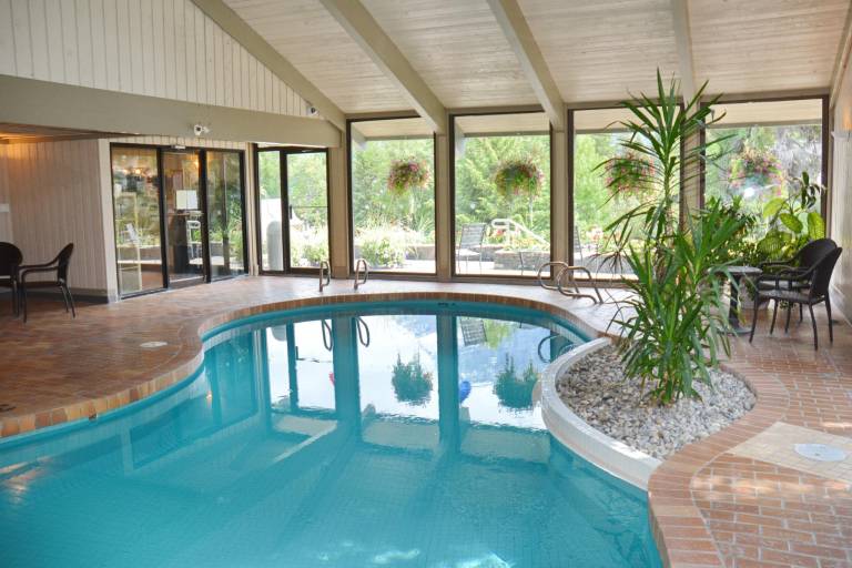 Lodge with grill, sauna & pool — photo 2