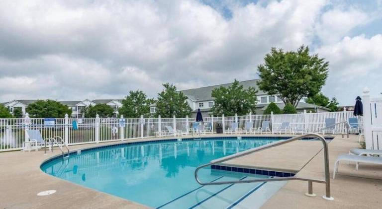 House with pool — photo 5