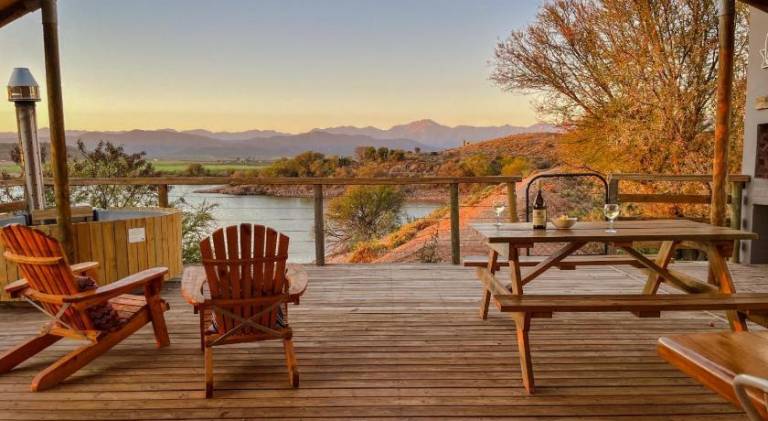 Chalet with barbeque, terrace & pool | Pets allowed in Oudtshoorn