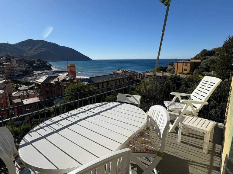 Beautiful rental apartment with terrace | Beach view | Beach nearby | Perfect for remote work | Pets allowed in Camogli