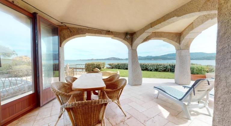 Villa with BBQ, terrace & yard in Baja Sardinia