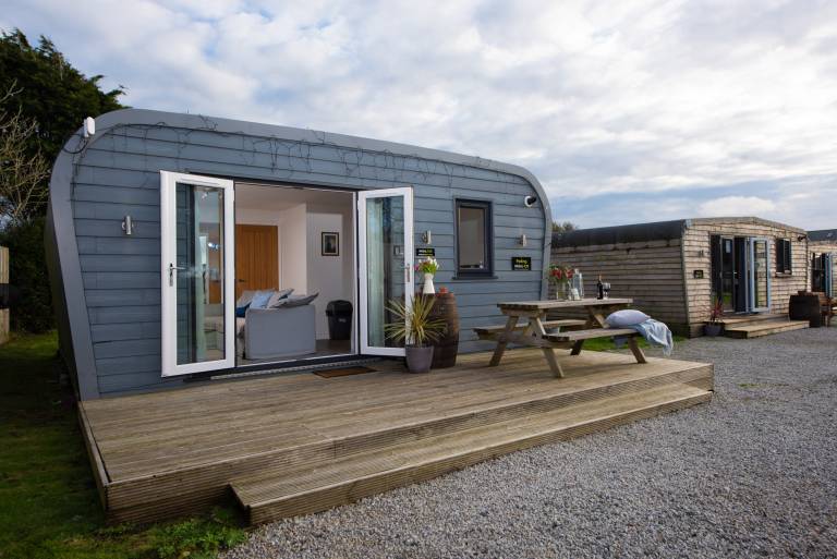 Cottage with garden — photo 2
