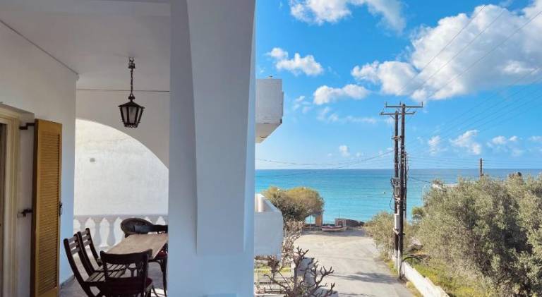 Rental apartment with patio & grill in Heraklion