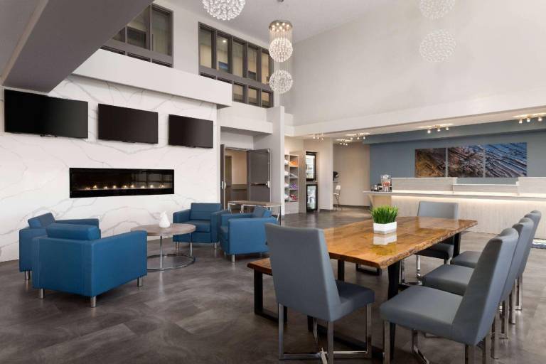 Days Inn by Wyndham Calgary North Balzac — photo 3