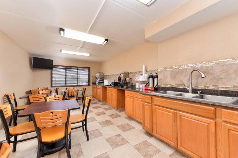 Americas Best Value Inn Clear Lake — photo 4