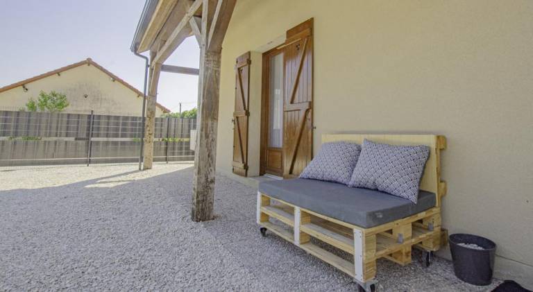 Gite with barbecue, patio & garden — photo 2