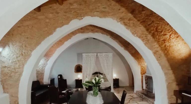 Pleasant villa with private pool, patio & hot tub | Pet-friendly — photo 4