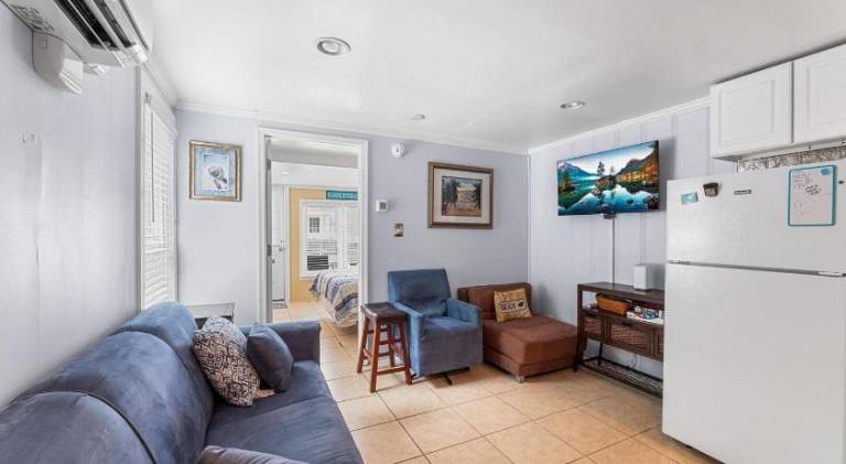 Apartment with pool in Ocean City, MD