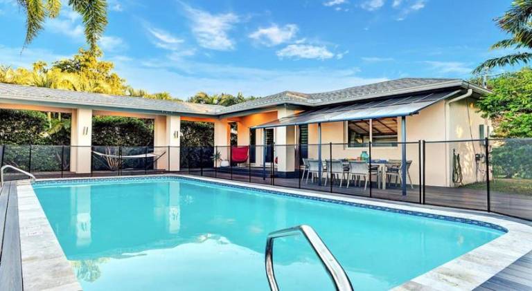 Villa with pool in Dania Beach, FL