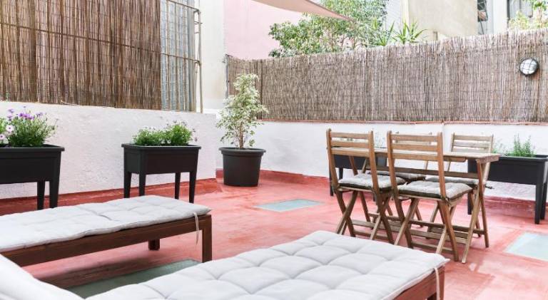 Holiday apartment with patio | Near Magic Fountain of Montjuïc | Pets allowed — photo 5