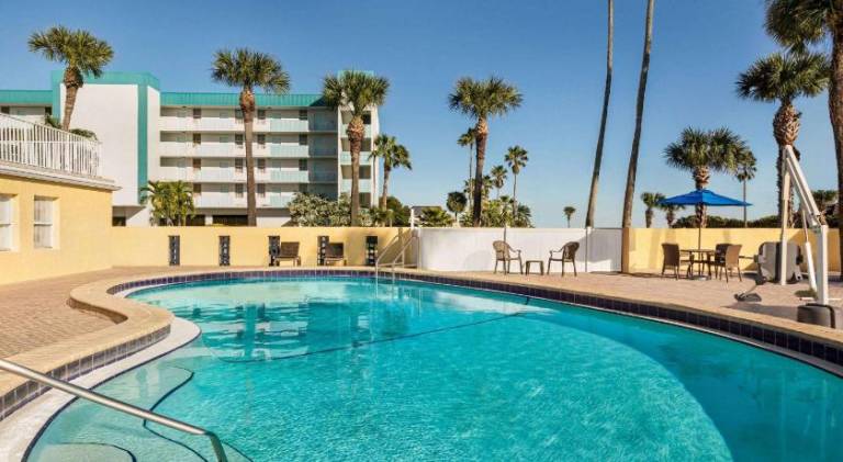 Days Inn by Wyndham Cocoa Beach Port Canaveral — photo 3