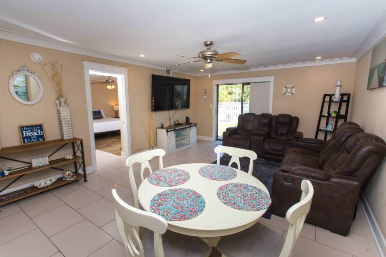Condo with pool — photo 5