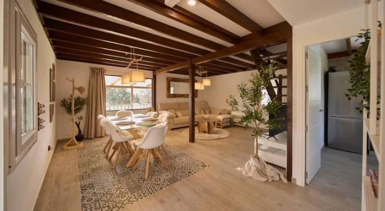 Vacation home with pool — photo 4