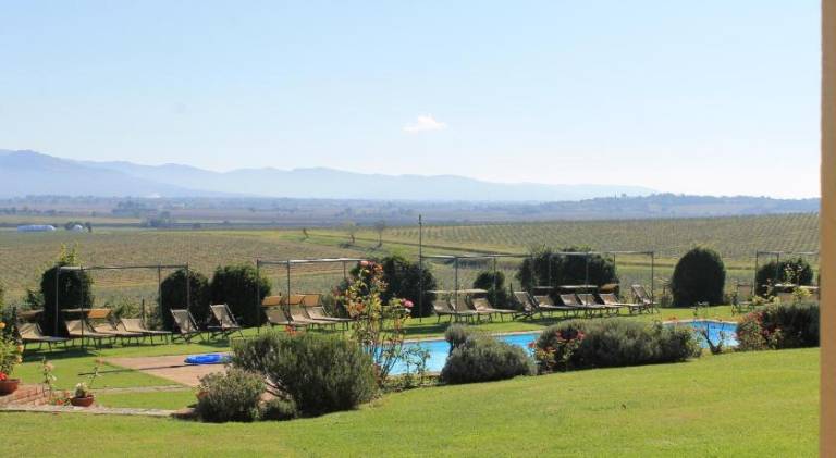 Vacation home with pool, patio & yard — photo 3