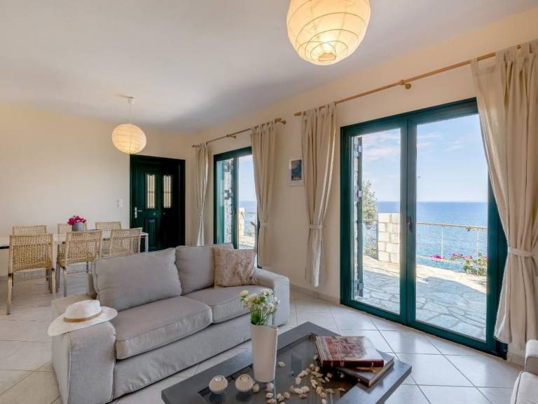 Fully equipped vacation home with barbecue & terrace | Mountain view | Next to the beach | Pets allowed — photo 3