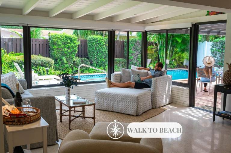 House with patio, yard & private pool in Fort Lauderdale, FL