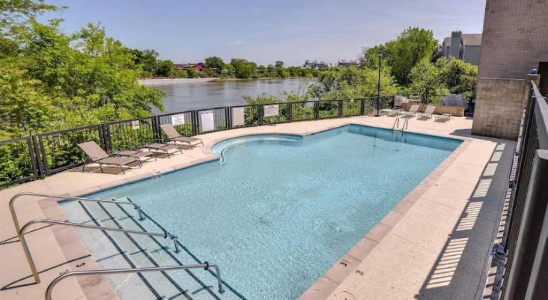 Nashville Oasis Walk to Broadway with POOL, Parking, Gym and Patio — photo 2