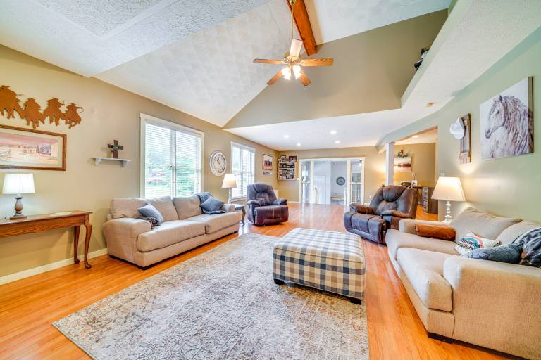 14 Mi to Dtwn Louisville Holiday Vacation Home