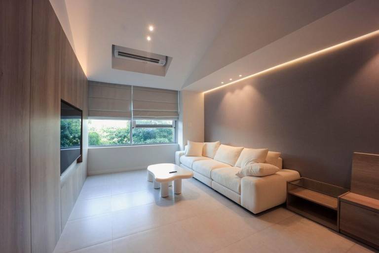 Vacation home with garden & pool — photo 2