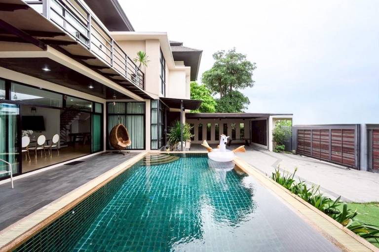 Luxury Pool Villa Bangkok in Bangkok
