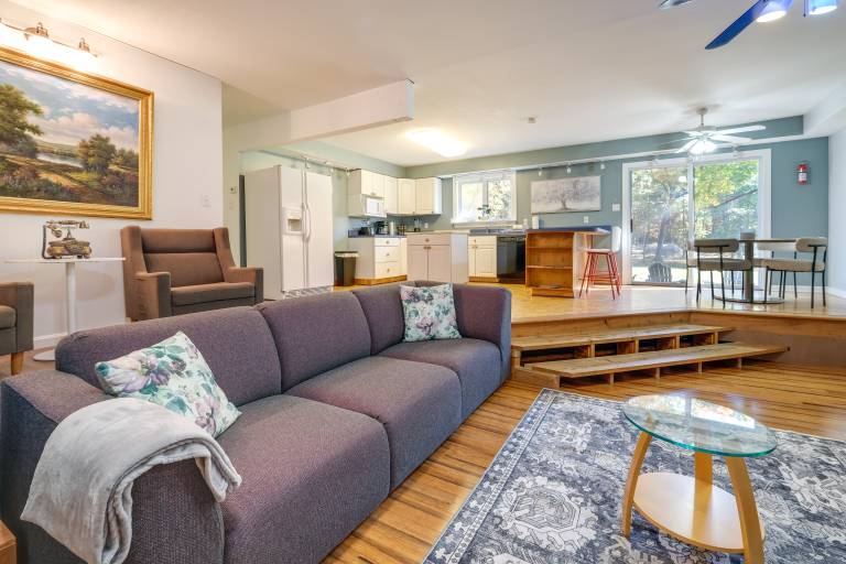 Countryside Cottage on 5 Acres Easy Commute to DC