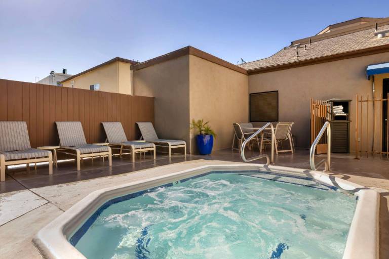 Best Western Royal Palace Inn & Suites — photo 2