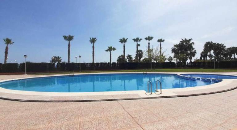 Fully equipped lovely apartment with pool, patio & yard | Beach nearby | Pets allowed — photo 3