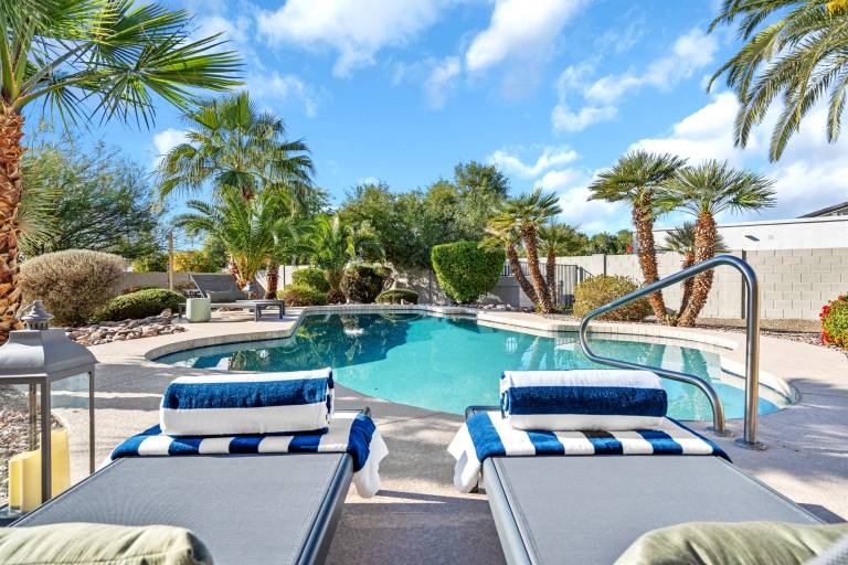 Spacious w Guest House Prime Location Private