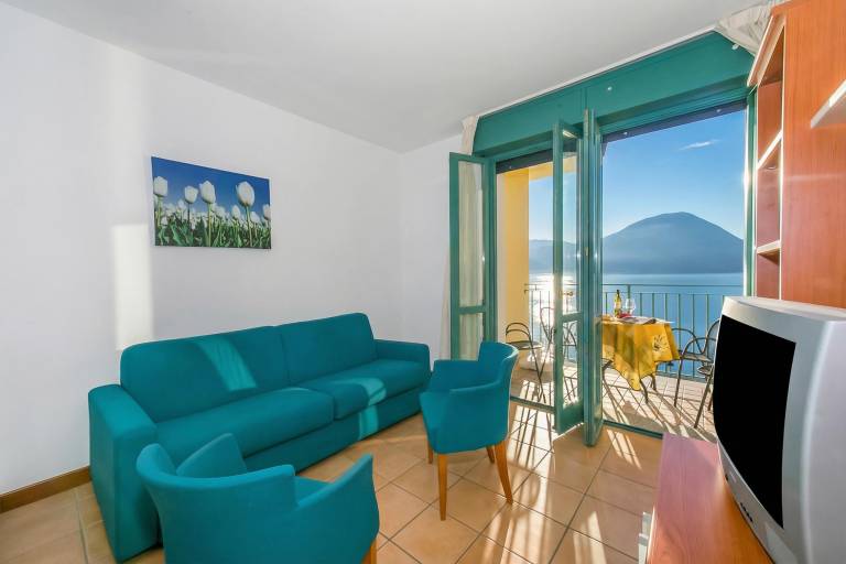 Family-oriented holiday apartment with patio | Water view | Beach nearby | Pet-friendly — photo 2