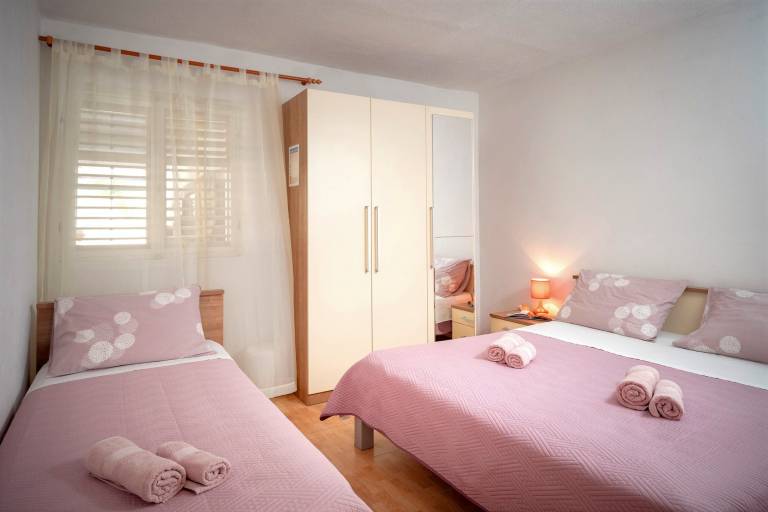 House with yard & barbeque | Sea view in Hvar