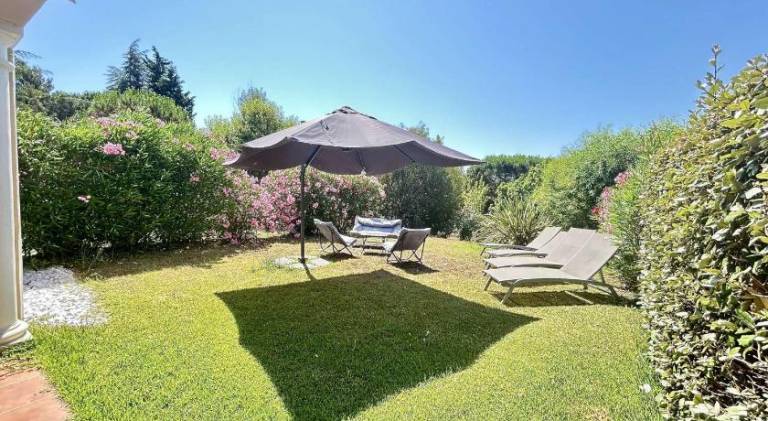 Apartment with pool & terrace in Sainte-Maxime