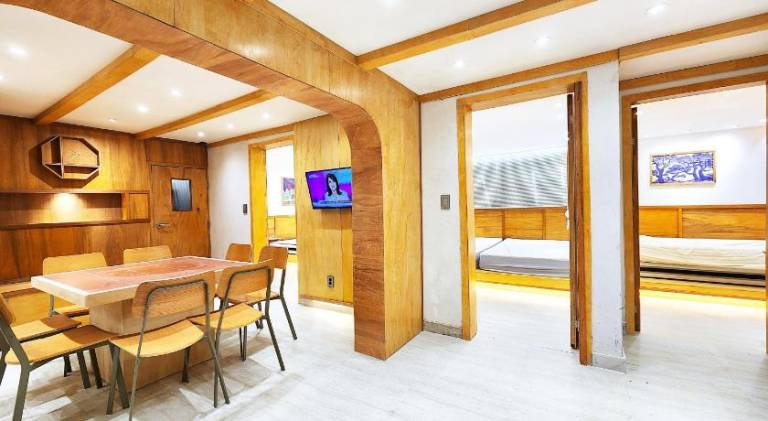 Hongdae 5min, Spacious 4BR 3BA Home in Seoul